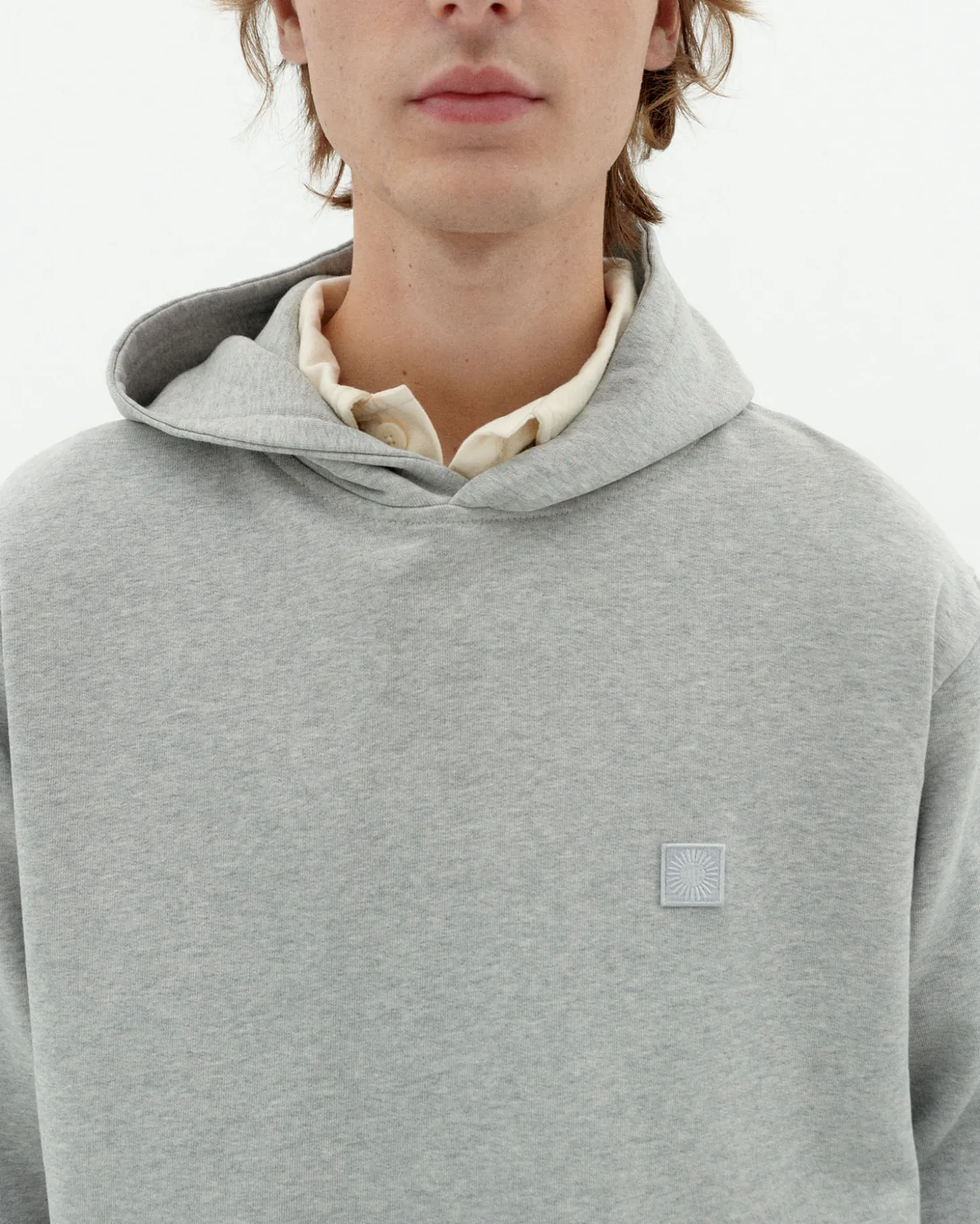 Sweat À Capuche gris Simon soleil gris au dos