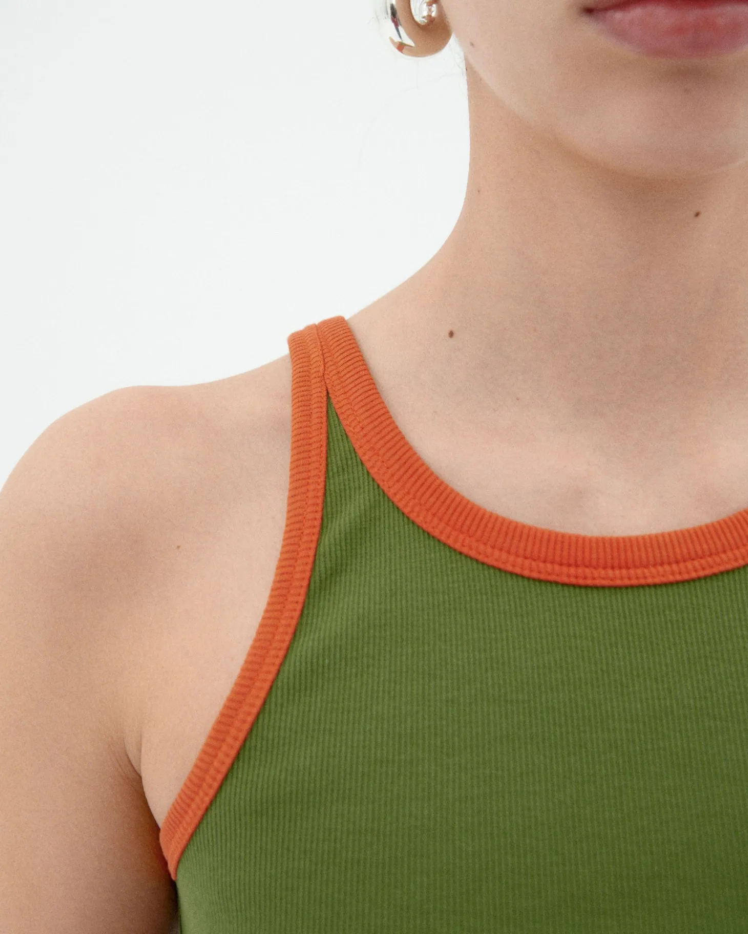 Top Halter vert contraste orange Harriet