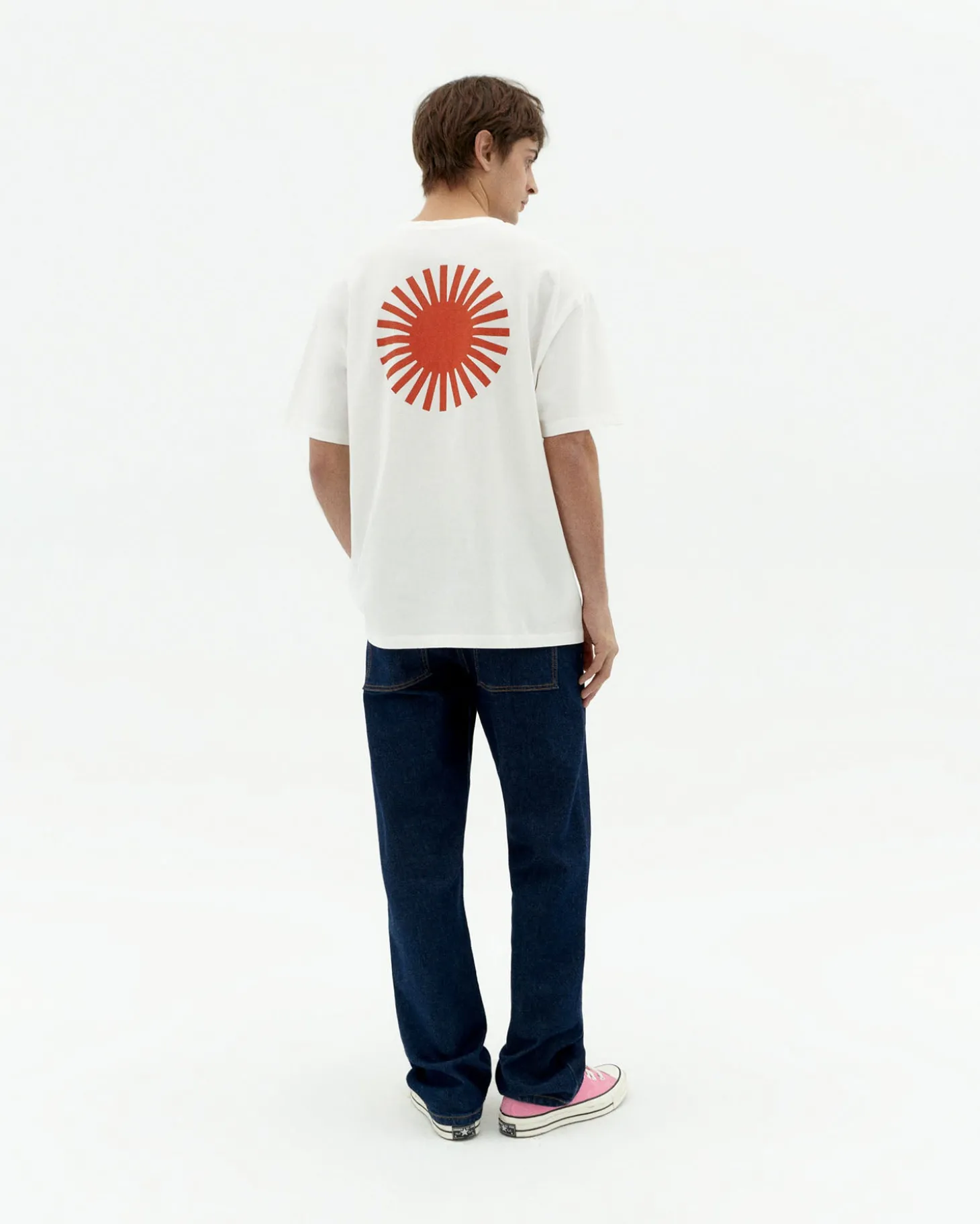 T-shirt blanc Aaron soleil rouge à dos